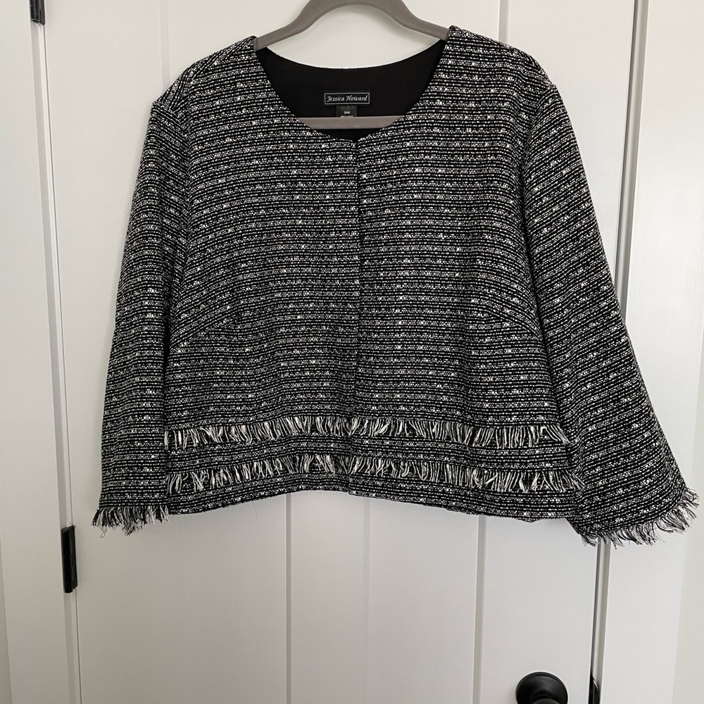Cropped tweed blazer
